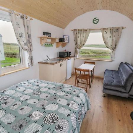 The Snuggly Sheep Shepherd Hut Farm Stay Ballyshannon Extérieur photo