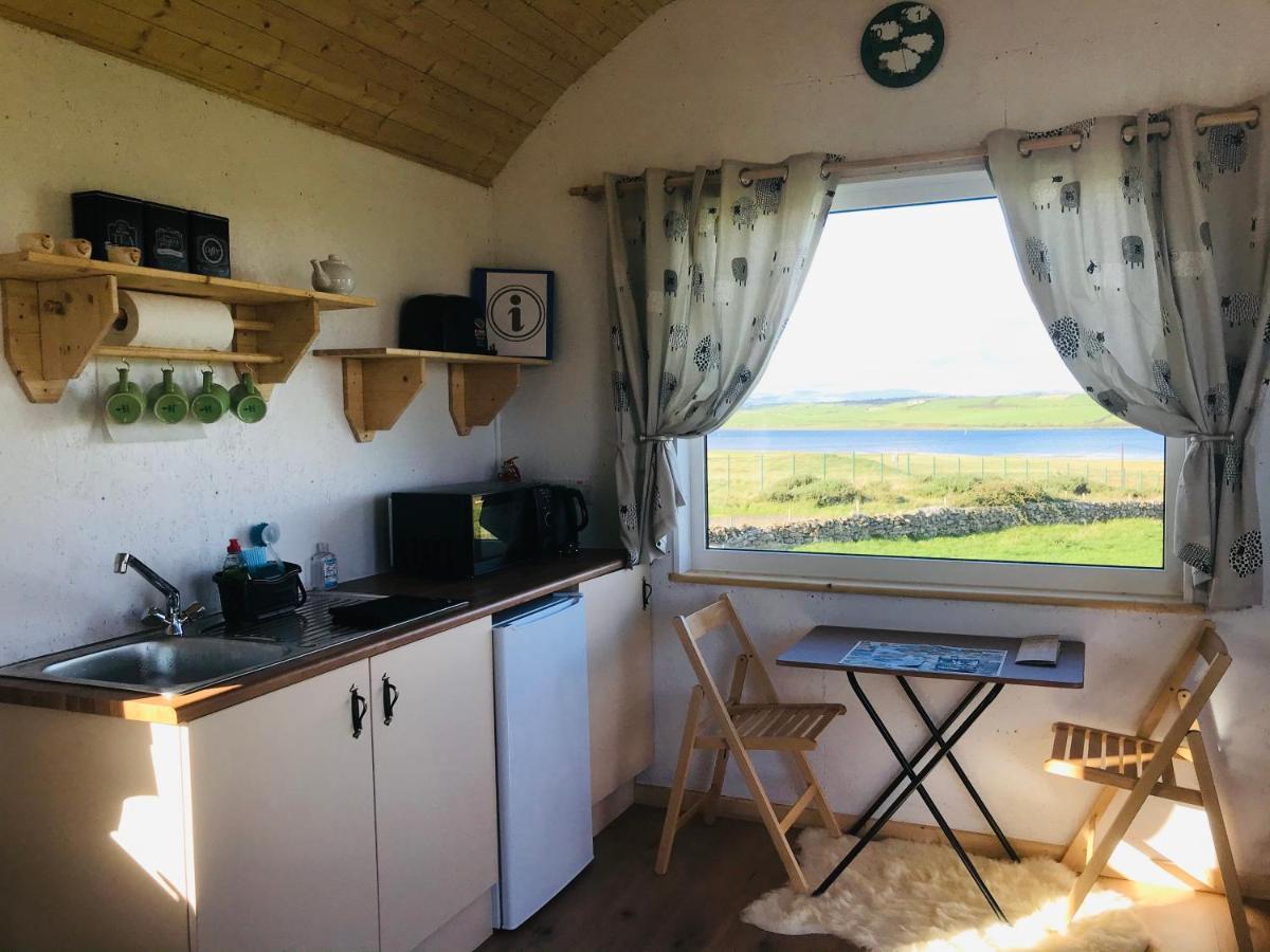 The Snuggly Sheep Shepherd Hut Farm Stay Ballyshannon Extérieur photo